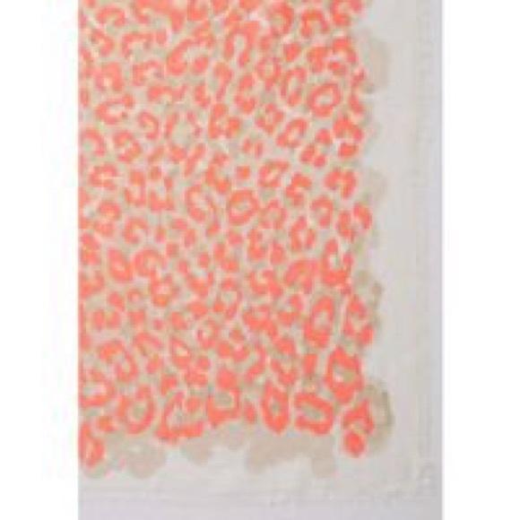 bundle of 4 Express Overlapping Leopard Scarves - Picture 6 of 8